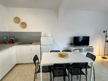 2-Bedroom Apartment in Šilo for Up to 4