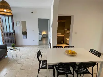 2-Bedroom Apartment in Šilo for Up to 4