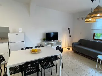 2-Bedroom Apartment in Šilo for Up to 4