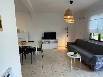 2-Bedroom Apartment in Šilo for Up to 4