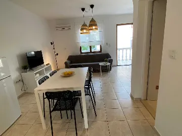 2-Bedroom Apartment in Šilo for Up to 4