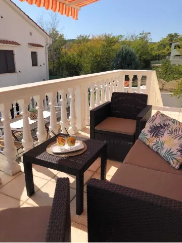 2-Bedroom Apartment in Šilo for Up to 4