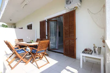 2-Bedroom Apartment in Šilo for 5 Guests