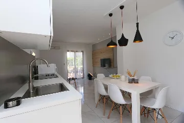 2-Bedroom Apartment in Šilo for 5 Guests