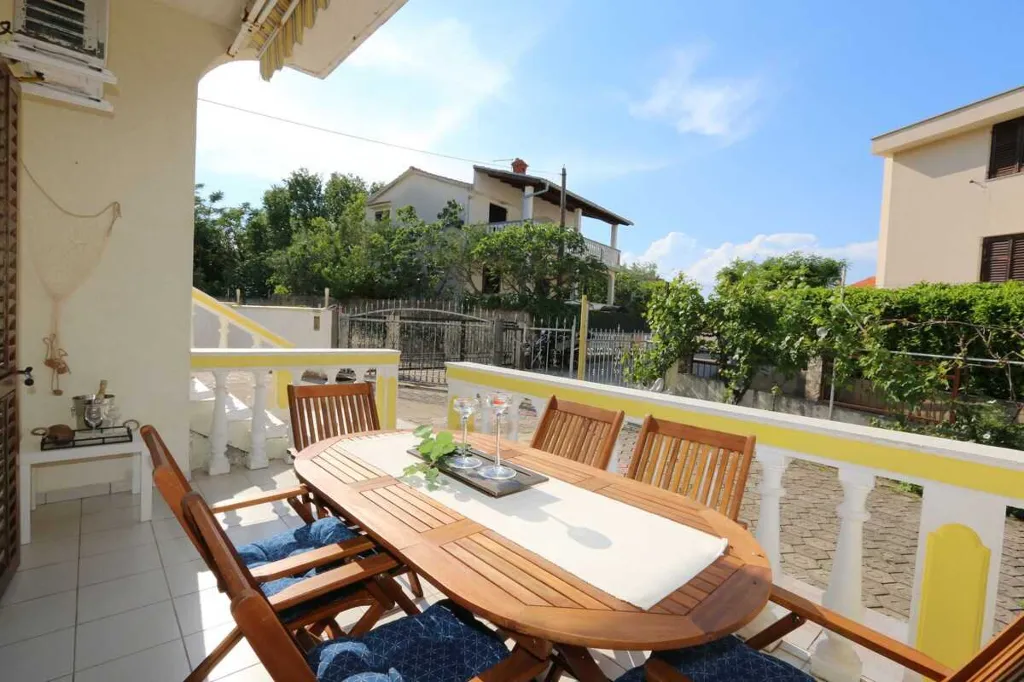 2-Bedroom Apartment in Šilo for 5 Guests