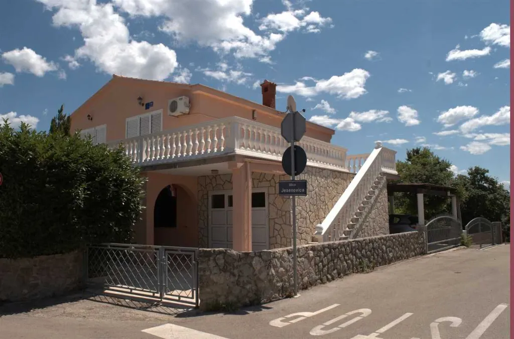 1-Bedroom Apartment in Šilo for Up to 4