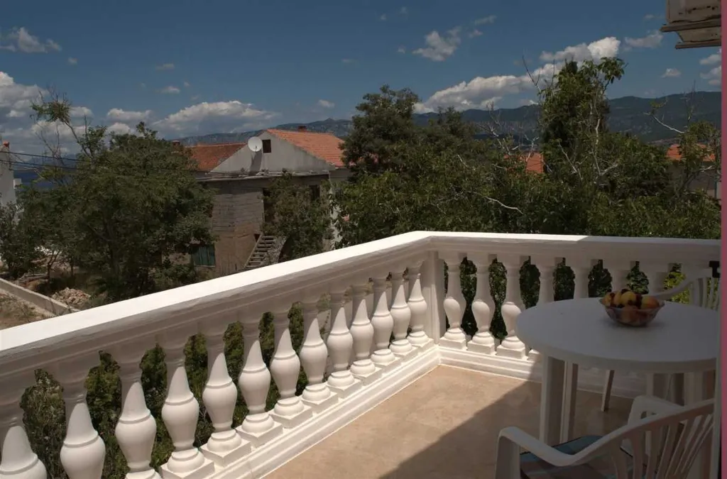 1-Bedroom Apartment in Šilo for Up to 4