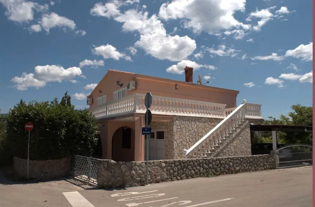 1-Bedroom Apartment in Šilo for Up to 4