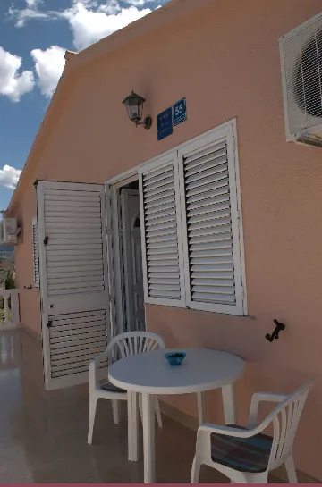 One-Bedroom Apartment in Šilo for Up to 4