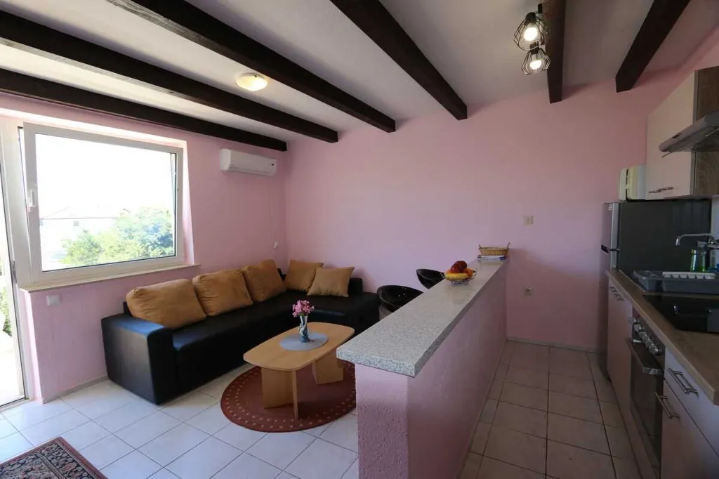 One-Bedroom Apartment in Šilo for Up to 4