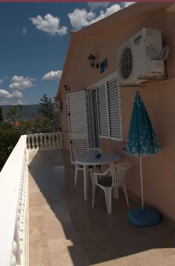 One-Bedroom Apartment in Šilo for Up to 4