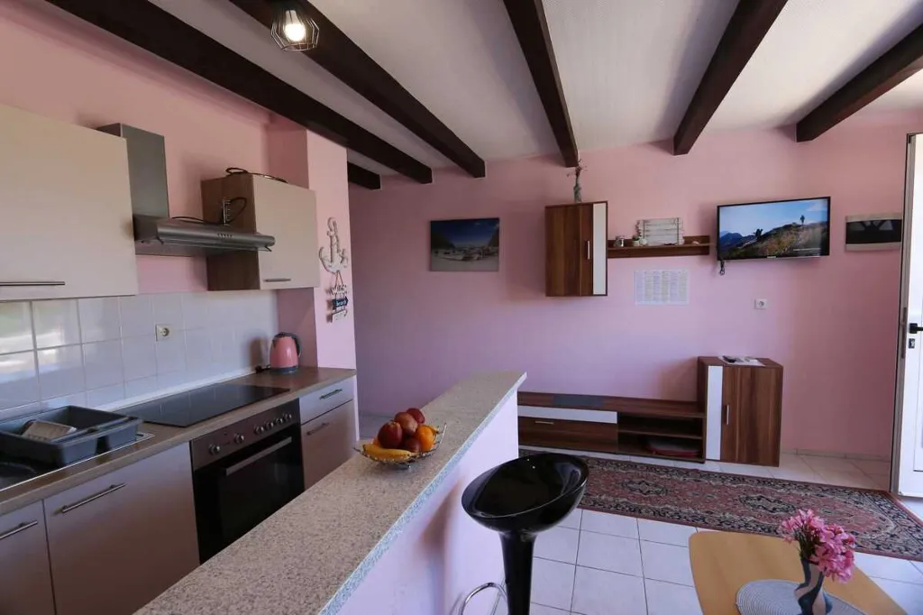 One-Bedroom Apartment in Šilo for Up to 4