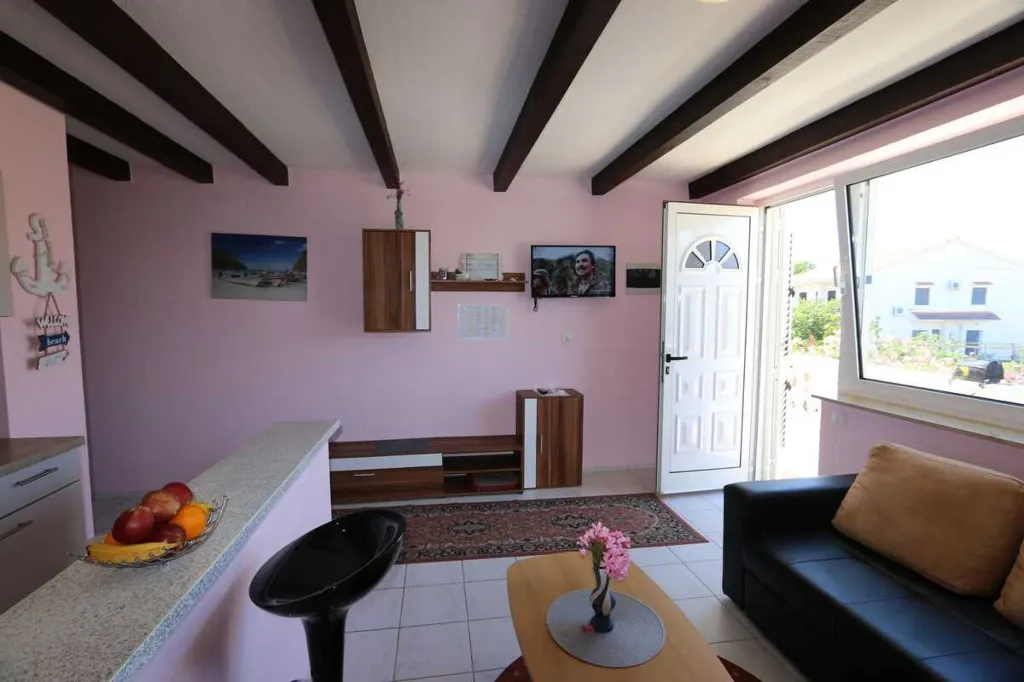 One-Bedroom Apartment in Šilo for Up to 4