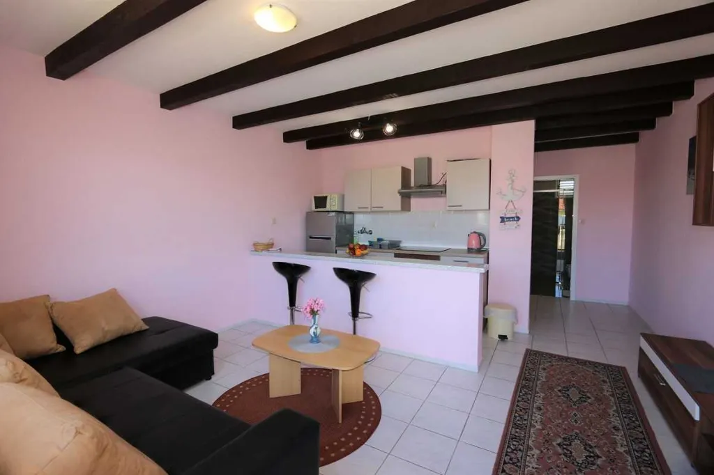 One-Bedroom Apartment in Šilo for Up to 4