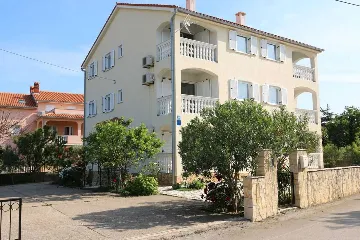 Two-Bedroom Apartment in Šilo for up to 6