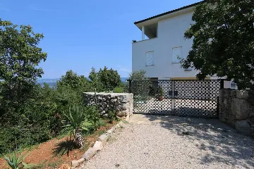 3-Bedroom House in Šilo for Up to 6 Guests
