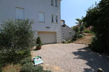 3-Bedroom House in Šilo for Up to 6 Guests