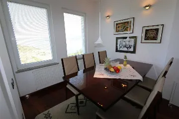 3-Bedroom House in Šilo for Up to 6 Guests