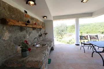 3-Bedroom House in Šilo for Up to 6 Guests