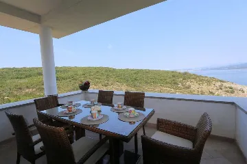 3-Bedroom House in Šilo for Up to 6 Guests