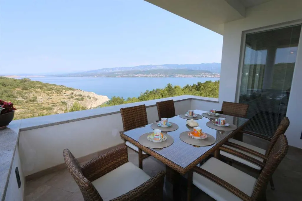 3-Bedroom House in Šilo for Up to 6 Guests