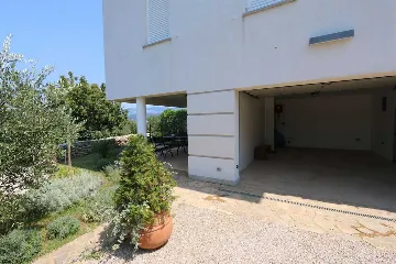 3-Bedroom House in Šilo for Up to 6 Guests