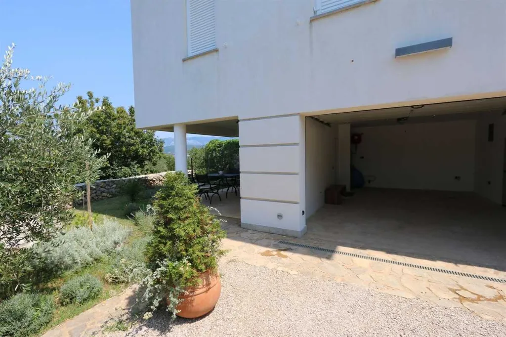 3-Bedroom House in Šilo for Up to 6 Guests