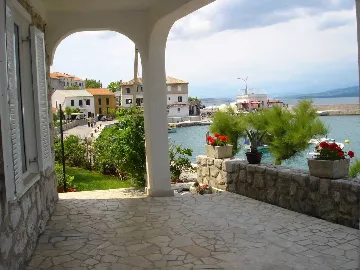 Apartment for 4 Guests in Šilo with Sea View