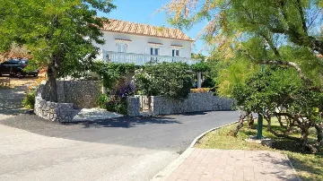 Apartment for 4 Guests in Šilo with Sea View