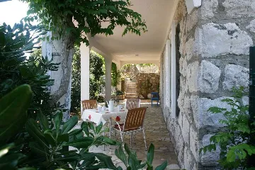 Apartment for 4 Guests in Šilo with Sea View