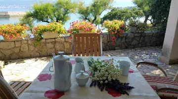 Apartment for 4 Guests in Šilo with Sea View