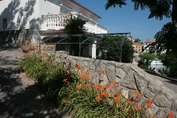 Apartment for 4 Guests in Šilo with Sea View