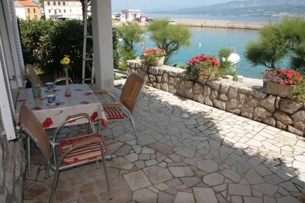 Apartment for 4 Guests in Šilo with Sea View