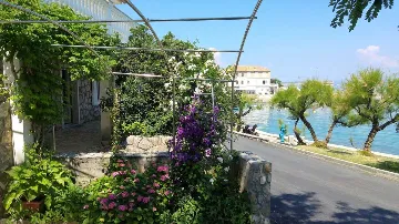 Apartment for 4 Guests in Šilo with Sea View