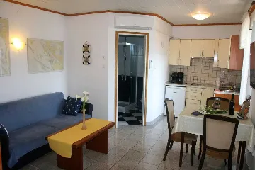 Apartment for 4 Guests in Šilo with Sea View
