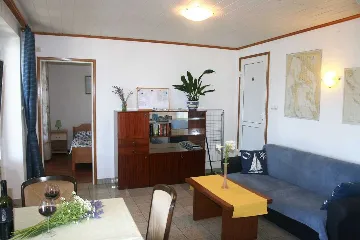 Apartment for 4 Guests in Šilo with Sea View