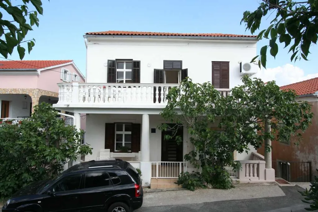 4-Bedroom Apartment in Šilo, Croatia (Up to 8)
