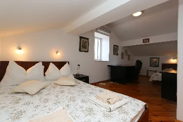 4-Bedroom Apartment in Šilo, Croatia (Up to 8)