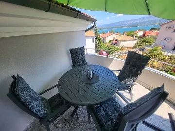 Two-Bedroom Apartment for 4 Guests in Soline