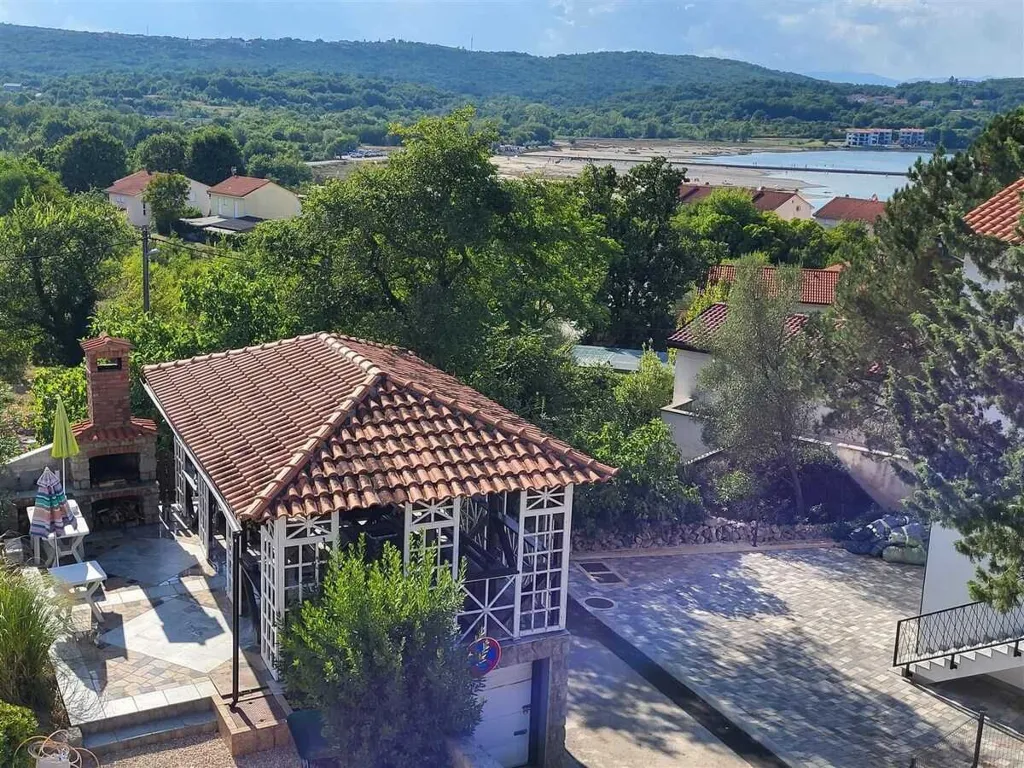 Two-Bedroom Apartment for 4 Guests in Soline