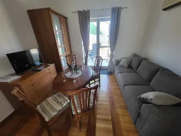 Two-Bedroom Apartment for 4 Guests in Soline