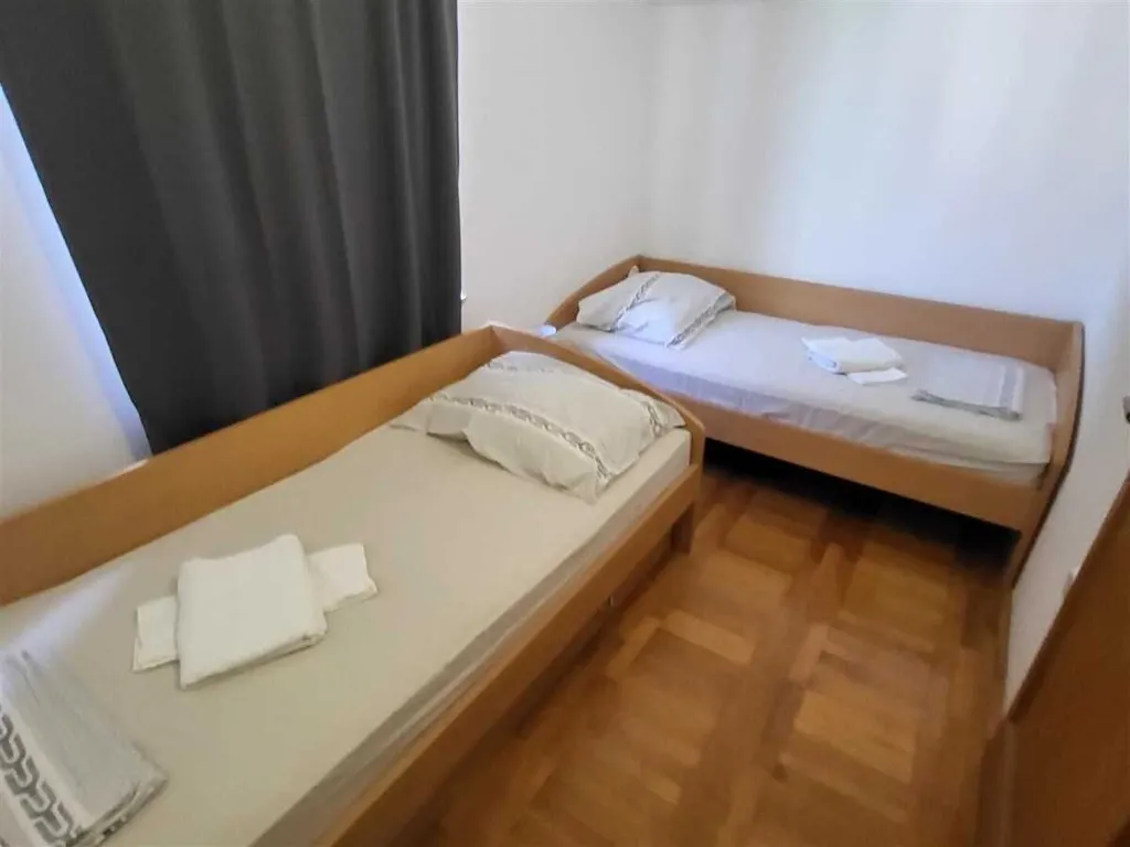 Two-Bedroom Apartment for 4 Guests in Soline