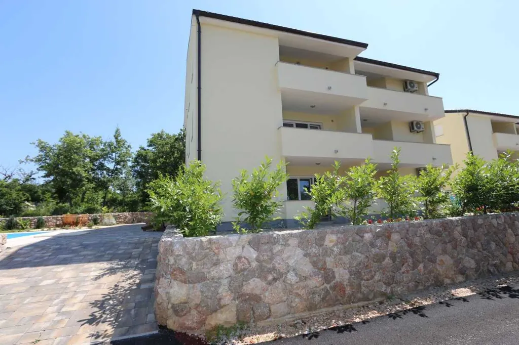 2-Bedroom Apartment in Šilo for Up to 6 Guests