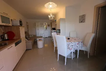 2-Bedroom Apartment in Šilo for Up to 6 Guests