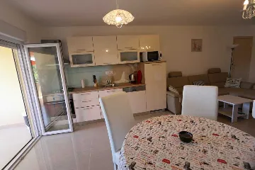 2-Bedroom Apartment in Šilo for Up to 6 Guests