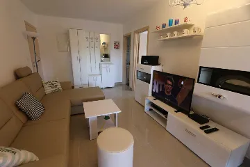 2-Bedroom Apartment in Šilo for Up to 6 Guests