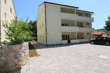 2-Bedroom Apartment in Šilo for Up to 6 Guests