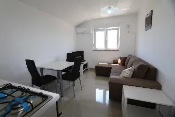 Apartment for 2 Guests in Šilo with Parking