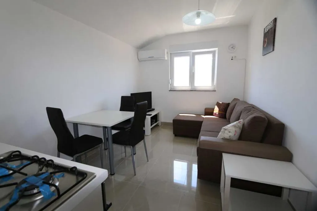 Apartment for 2 Guests in Šilo with Parking