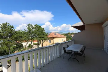 Šilo 2-Bedroom Apartment with Sea-View Balcony